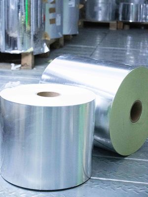 Mat Silver PET Self Adhesive Sticker Paper Roll 25u Ketebalan Permukaan Lem Panas
