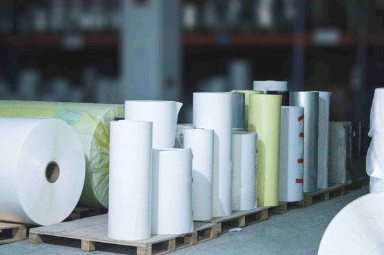 Harga yang bagus Menggunakan Resistant Jumbo Printing Paper Roll 105u Ketebalan Permukaan Custom Thermal on line