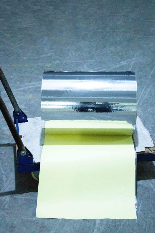 Self Adhesive Sticker Paper Roll 50 Light perak PET ((Coating) perekat akrilik 140 kuning